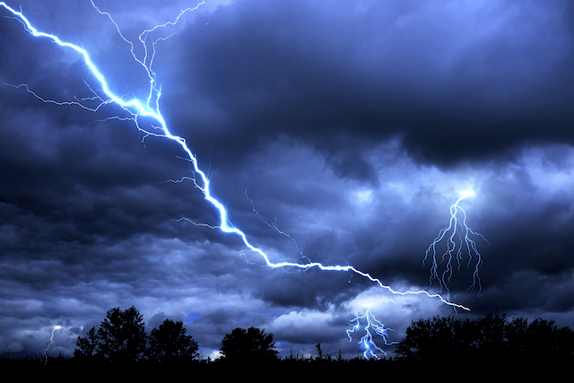 Штормовое предупреждение о сильном ветре и грозах объявили в Татарстане