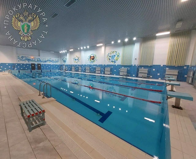 В Казани оставшийся без присмотра инструктора ребенок ушел под воду в бассейне