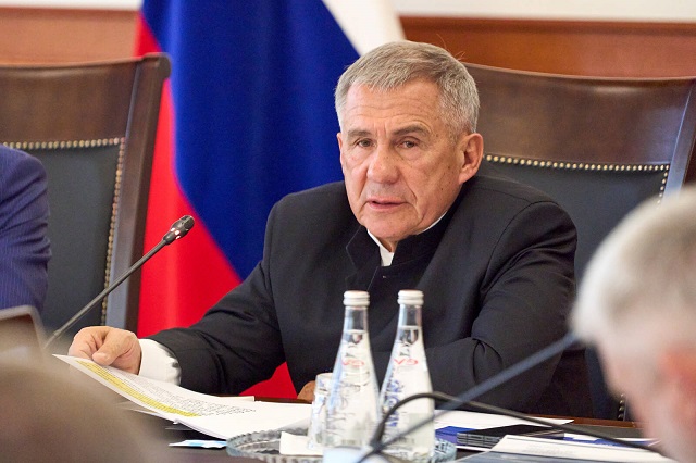 Минниханов поздравил казанскую команду по хоккею на траве «Динамо — Ак Барс» с победой