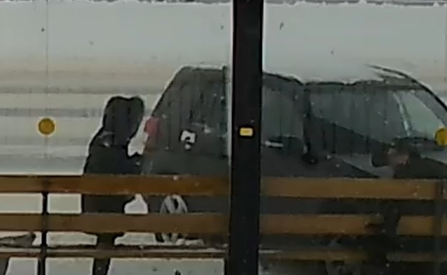 В Нижнекамске малоопытная автоледи на внедорожнике сбила девушку на автобусной остановке