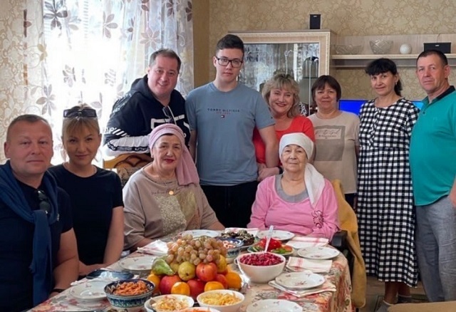 Винарис Илъегет попросил руки и сердца у родителей своей возлюбленной Лилии Хамитовой