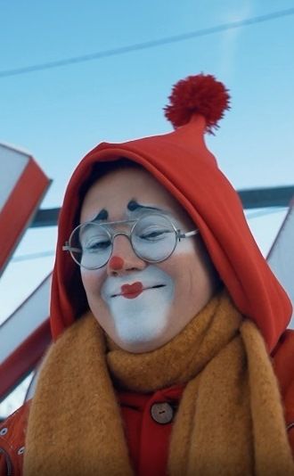 «Громкие рыбы» сняли новогодний ролик на улицах Казани 