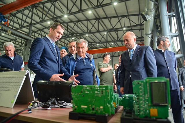 Минниханов посетил «Казаньсельмаш», где выпускают импортозамещающие детали для гидромоторов