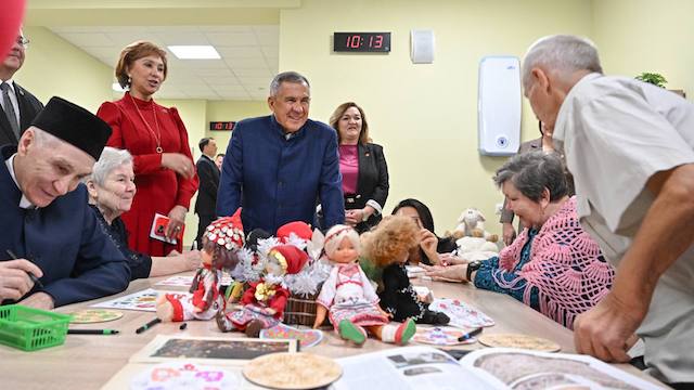 Рустам Минниханов посетил новый «Дом Заботы» в Зеленодольске