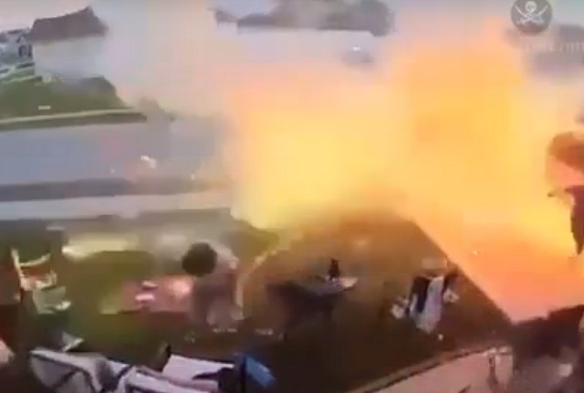 Жители США неправильно подожгли фейерверк и едва не спалили весь квартал – видео