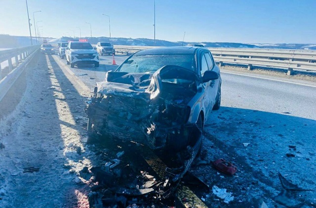 На трассе М-12 в Лаишевском районе столкнулись три авто — пострадали шесть человек