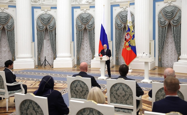 Владимир Путин: Россия гордится героями СВО