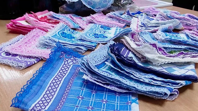 Мастерицы из Нижнекамска изготовили 100 кружевных платочков для бойцов