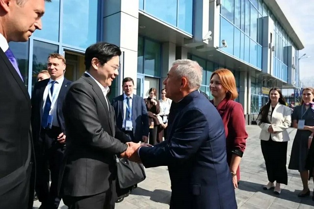 Минниханов проводил глав стран АСЕАН в аэропорту Казани