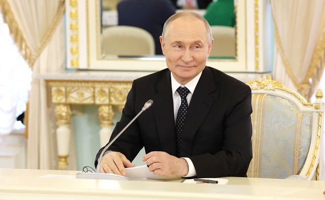 Официальный канал Путина в национальном мессенджере Max анонсировал Кремль