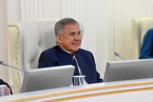 Раис Татарстана Рустам Минниханов поздравил жителей РТ с Днем родного языка