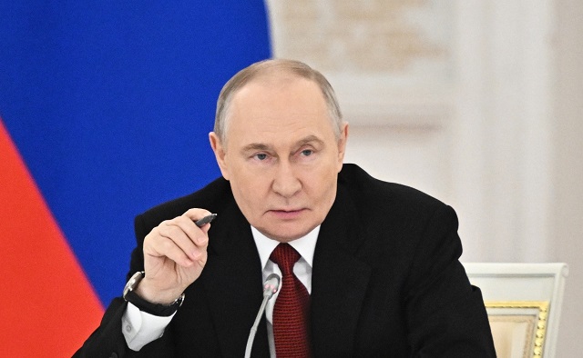 Путин предупредил о замене работников начальных ступеней ИИ в ближайшие 10 лет