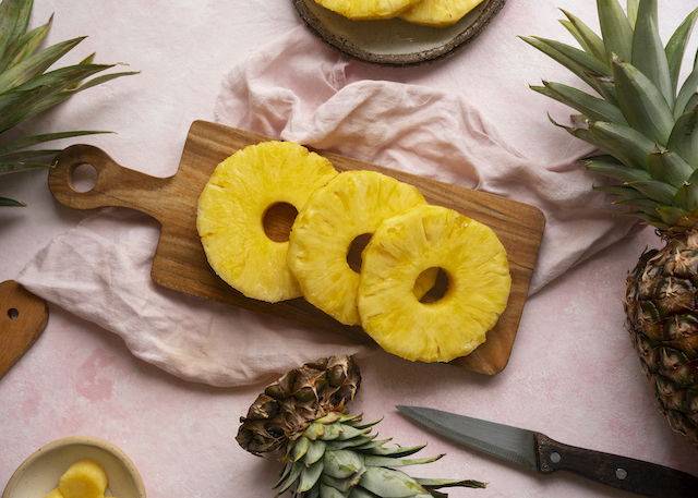 Жителям Татарстана разъяснили, кому противопоказаны ананасы