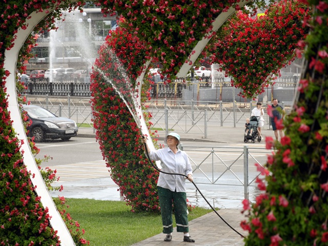 Метшин призвал жителей Казани не выходить на улицу в жару без острой необходимости