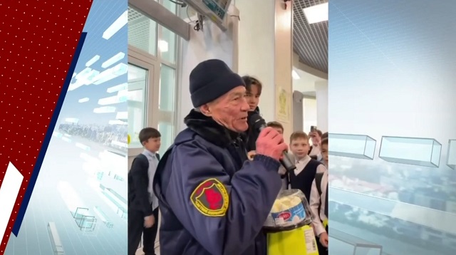 Спасибо, что оберегаете нас: в Казани лицеисты трогательно поздравили охранника