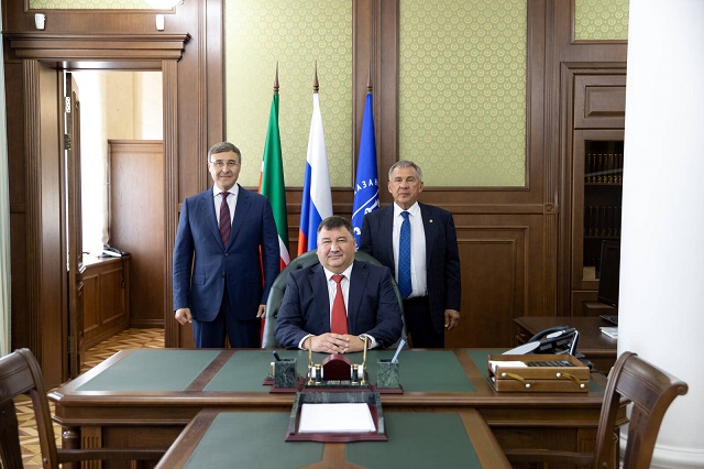 Рустам Минниханов представил нового ректора КФУ Ленара Сафина