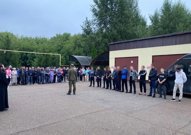 Түбән Каманың 12 батыр улы СВО зонасына контракт төзеп китте