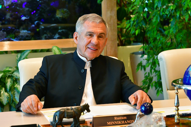 Минниханов поручил расширить общественные сети Wi-Fi в республике