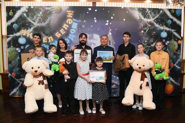 Минниханов встретился с победителями конкурса «Успешная семья Приволжья»