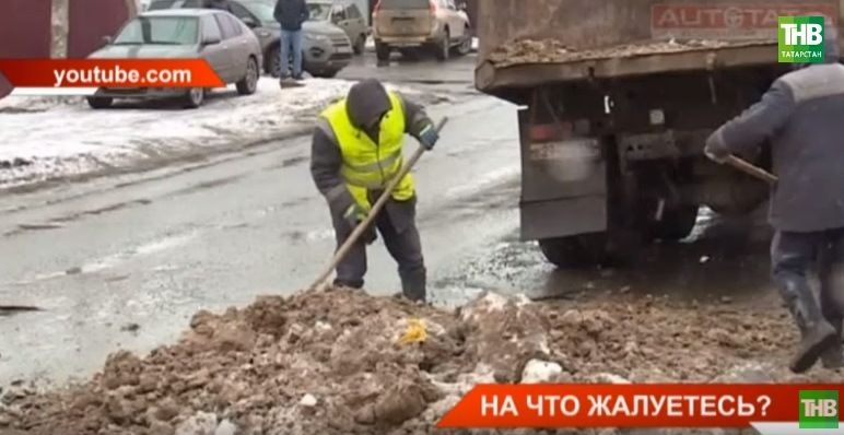 "Народный контроль": как жители поселка Салмачи не дождались мэрию и сами отремонтировали дорогу (ВИДЕО)