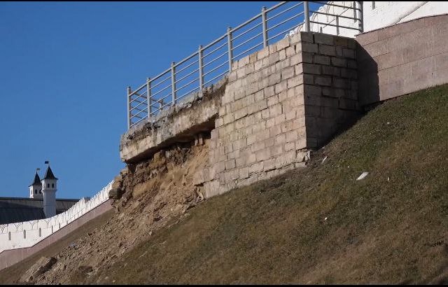 В Казанском Кремле обрушилась облицовка смотровой площадки