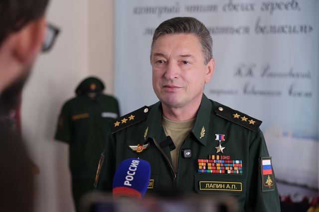 Герой РФ Александр Лапин проголосовал на выборах в Госдуму