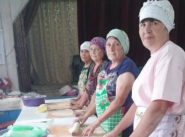 «Пусть придаст сил солдатам»: жители Татарстана приготовили домашнюю лапшу для бойцов СВО