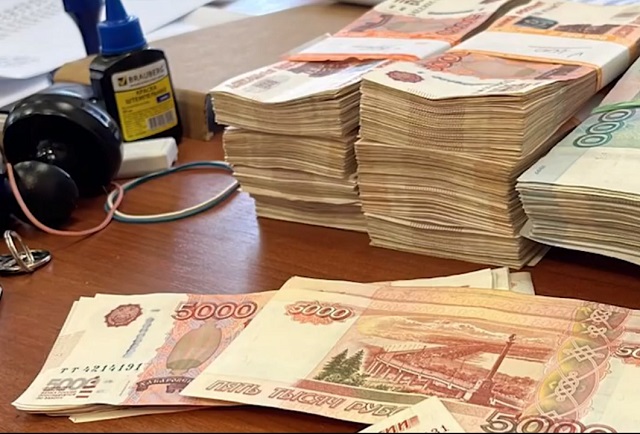 В Казани задержали банду обнальщиков, успевших заработать 48 млн рублей – видео