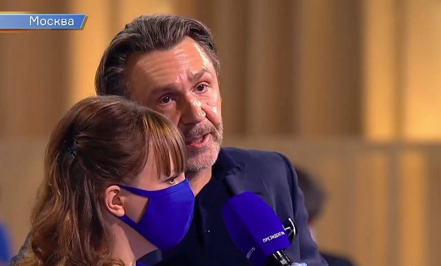 Вопрос Путину от Шнурова: Как прожить в современной России не матерясь?