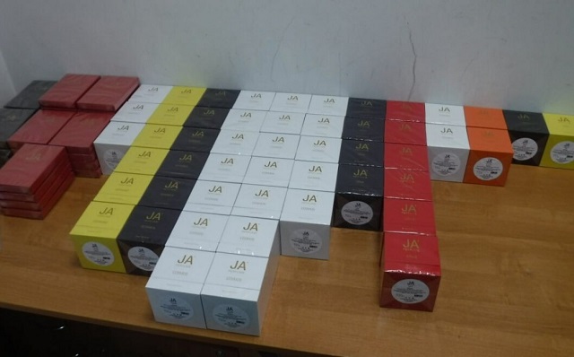 Жительница Казани пыталась незаконно провезти из Турции 80 упаковок духов