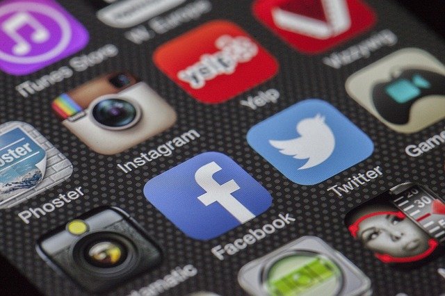 РФ Прокуратурасы Роскомнадзордан Instagram, Facebook челтәренә керүне чикләүне таләп итте