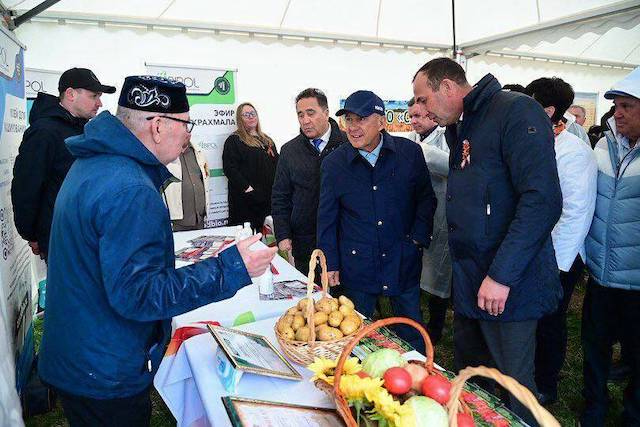 Минниханов обсудил перспективы сельского хозяйства с активом Тукаевского района