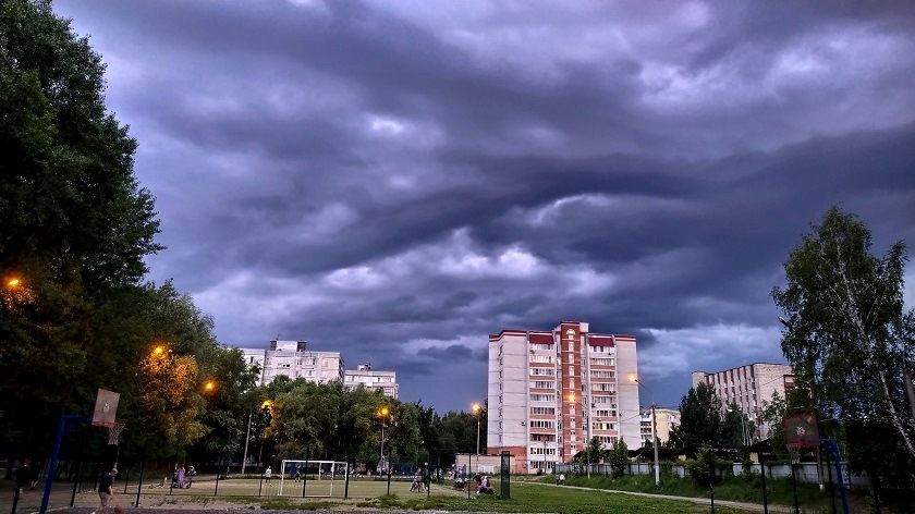 Татарстанцев предупредили о грозе и усилении ветра в четверг