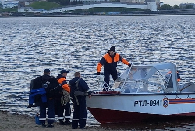 Молодой мужчина утонул в реке возле ЗАГСа в Казани