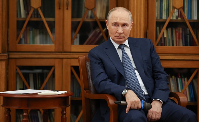 Путин: военкоматы должны передавать школам данные о бойцах СВО