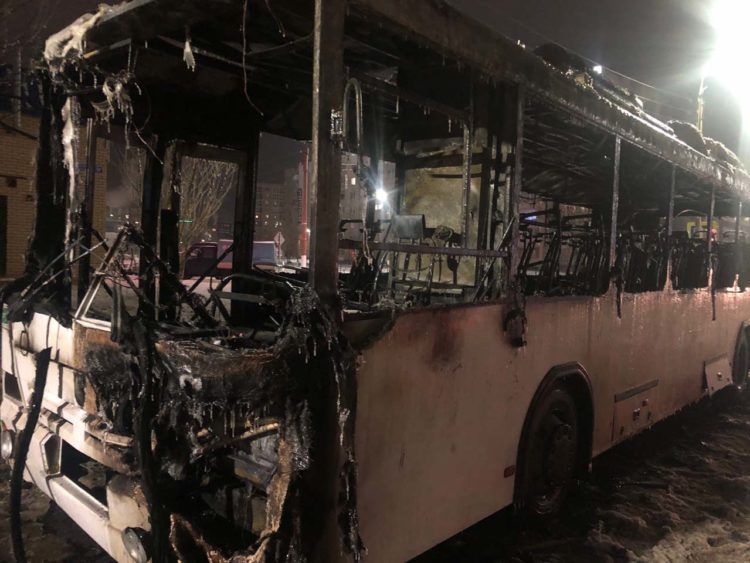 В Елабуге дотла сгорел автобус
