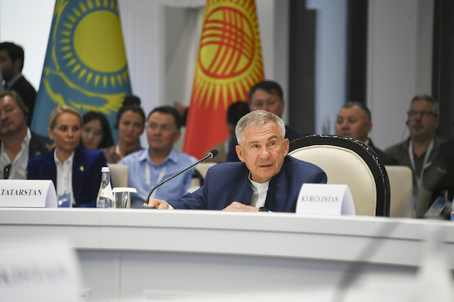 Спасение ирбиса: Минниханов выступил на международном заседании в Кыргызстане