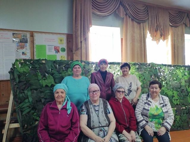 Активистки Ютазинского района РТ продолжают плести сети для бойцов СВО