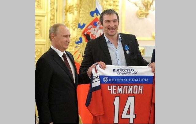 Президент России поздравил Овечкина с историческим рекордом в НХЛ