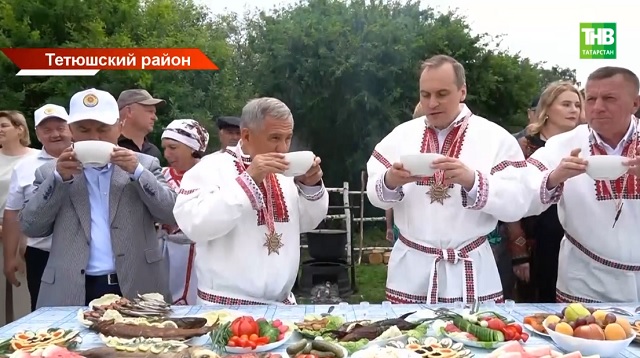 Минниханов побывал на мордовском празднике солнцестояния Валда шинясь