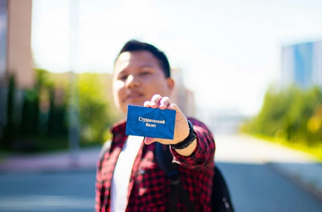 КФУ: первокурсникам, сдавшим ЕГЭ на высокие баллы, выплатят до 300 000 рублей