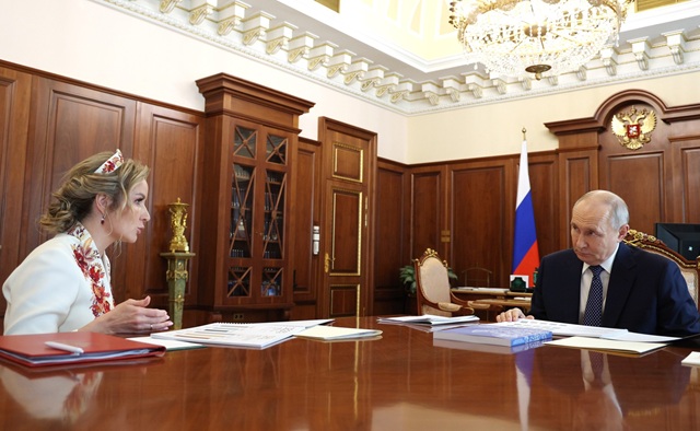Львова-Белова рассказала, что Путин ей поручил на первой встрече в начале спецоперации