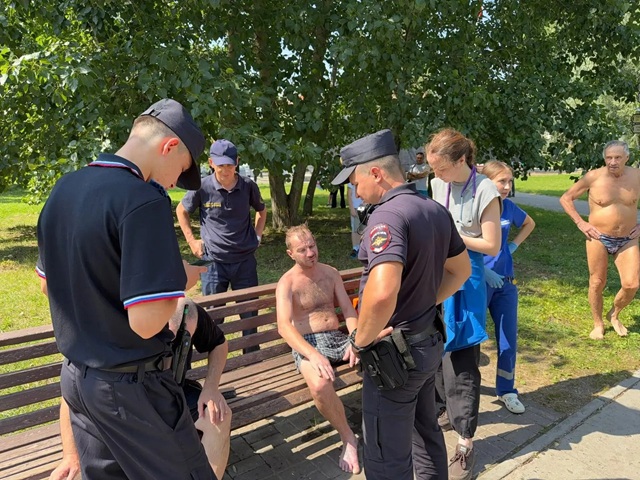 В Казани спасли двух пьяных мужчин, тонувших в озере