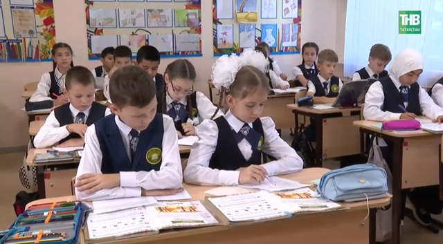 С 1 сентября школьникам запретят телефоны на уроках
