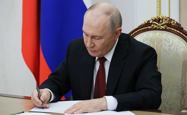 Путин поручил не наносить удары по Киеву в течение трех суток