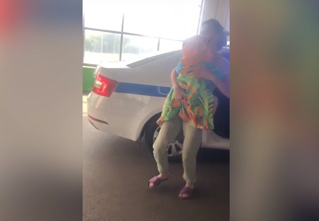 В Татарстане двухлетний ребенок едва не погиб от потери крови после падения в погреб