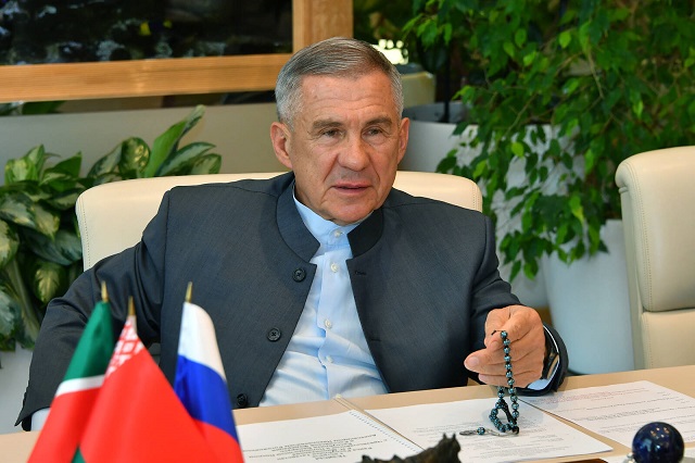 Минниханов увеличил зарплаты чиновников в Татарстане