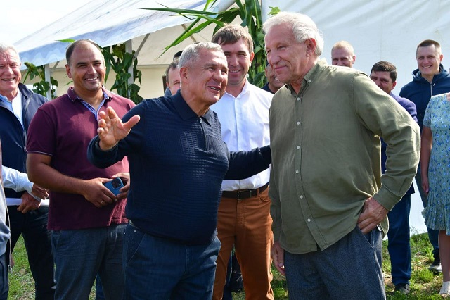 Минниханов посетил Лаишевский и Рыбно-Слободский районы