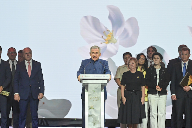 Рустам Минниханов лично вручил премию «Врач года-2025»