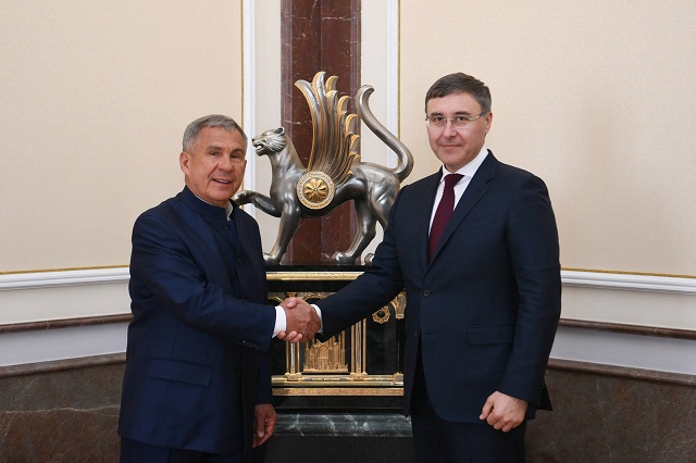 Россиянең фән һәм югары белем министры Валерий Фальковны Татарстандагы белем бирү сыйфаты гаҗәпләндергән